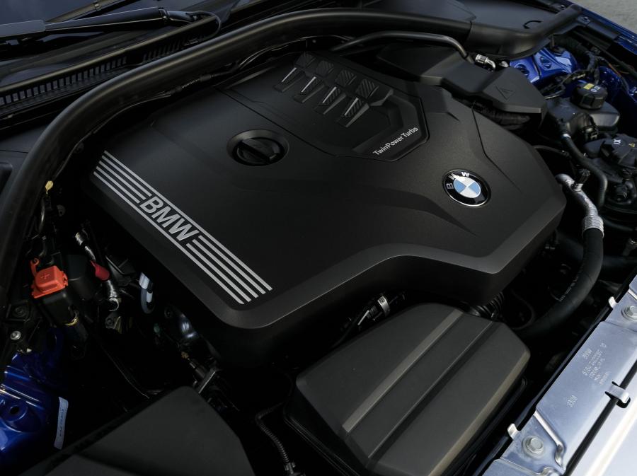Моторный отсек BMW 330i M Sport (G20) 2019 года  (LA) (фото 12 из 32)